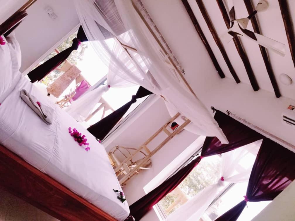 Zaina'S Beach House นูงวี ภายนอก รูปภาพ