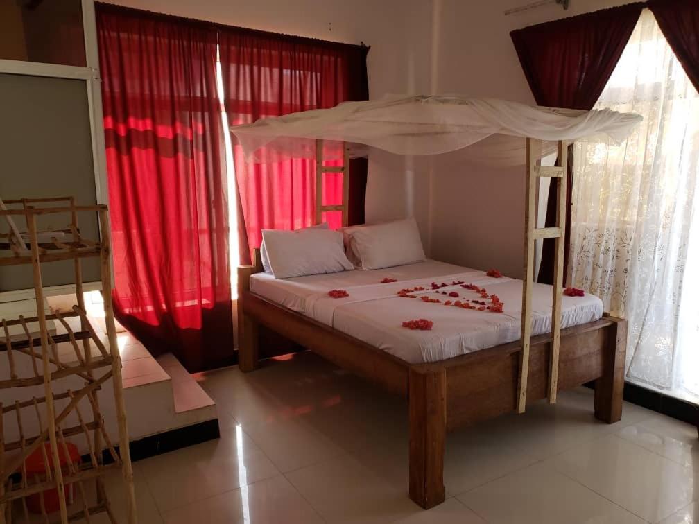 Zaina'S Beach House นูงวี ภายนอก รูปภาพ