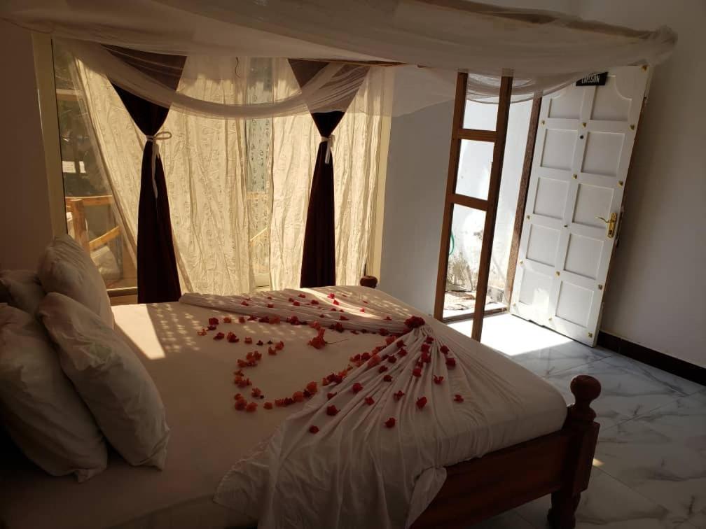 Zaina'S Beach House นูงวี ภายนอก รูปภาพ